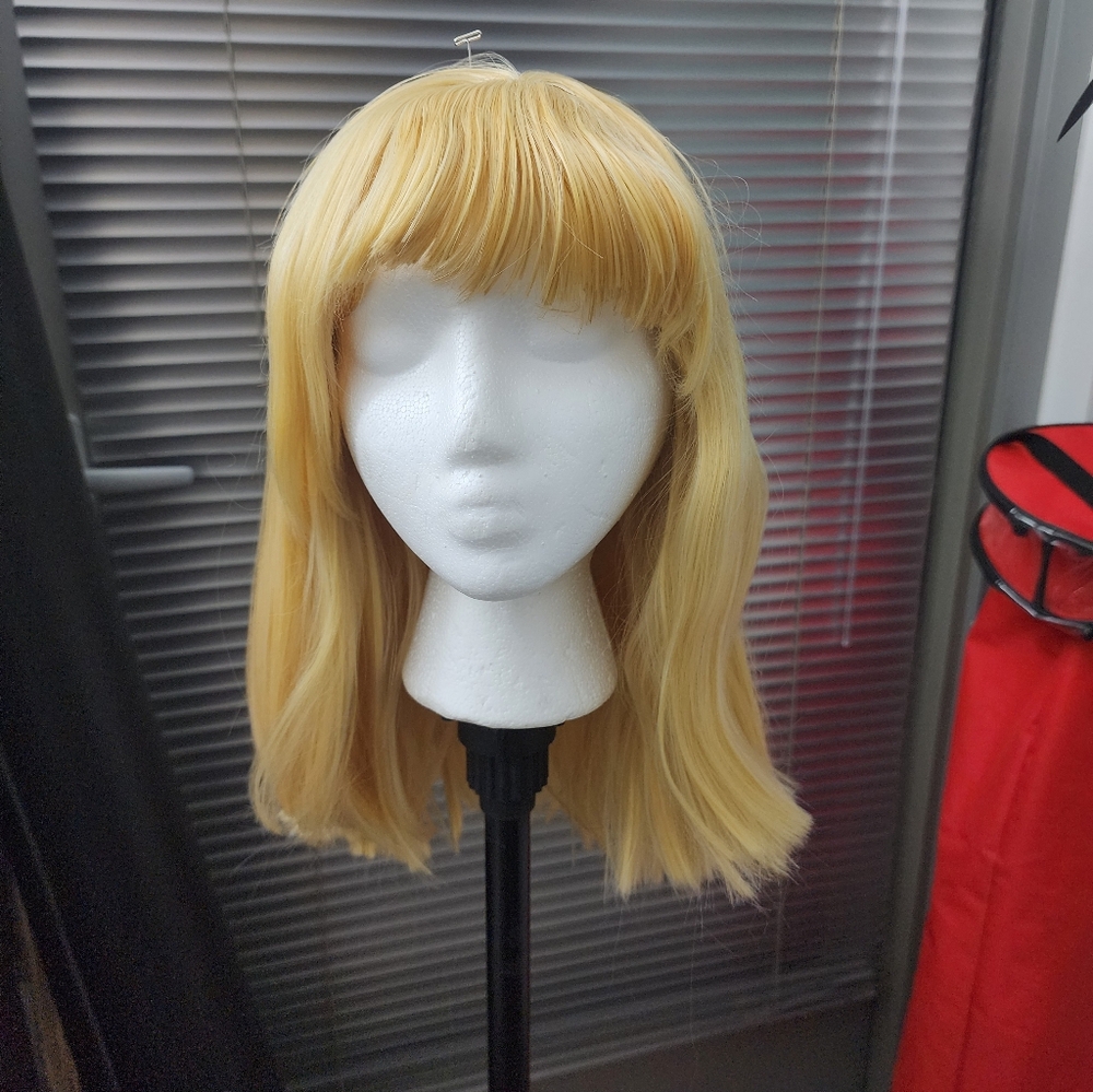 Blonde Arda Wig